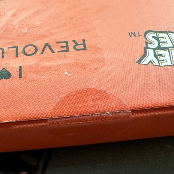 I love revolution Looney tunes cat shadow palette SEALED NEVER OPENED - Picture 3 of 5